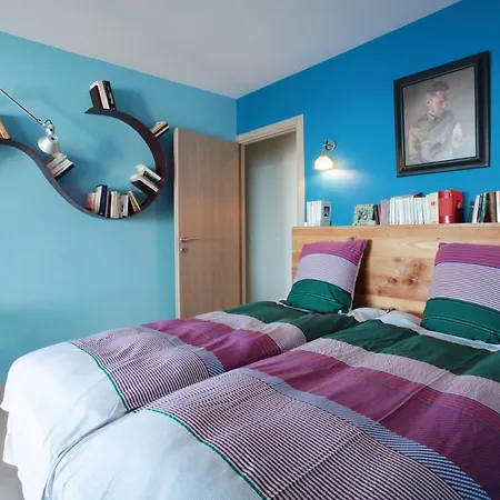 Azura Apartment *